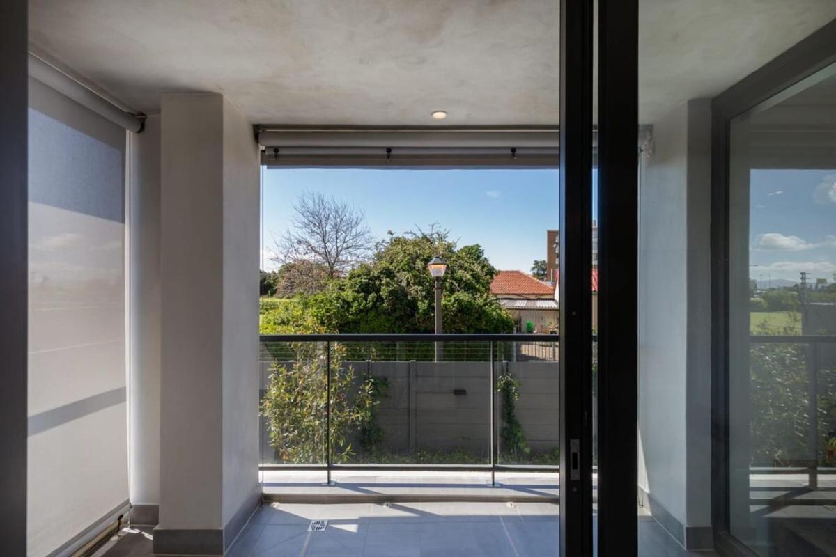Central Southern Suburbs Leafy Village Neighbourhood 开普敦 外观 照片